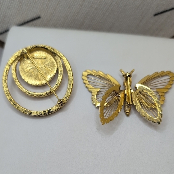 Vintage Monet Brooch Set - Classic Gold Butterfly & Faux Pearl Statement Pieces - Picture 2 of 5